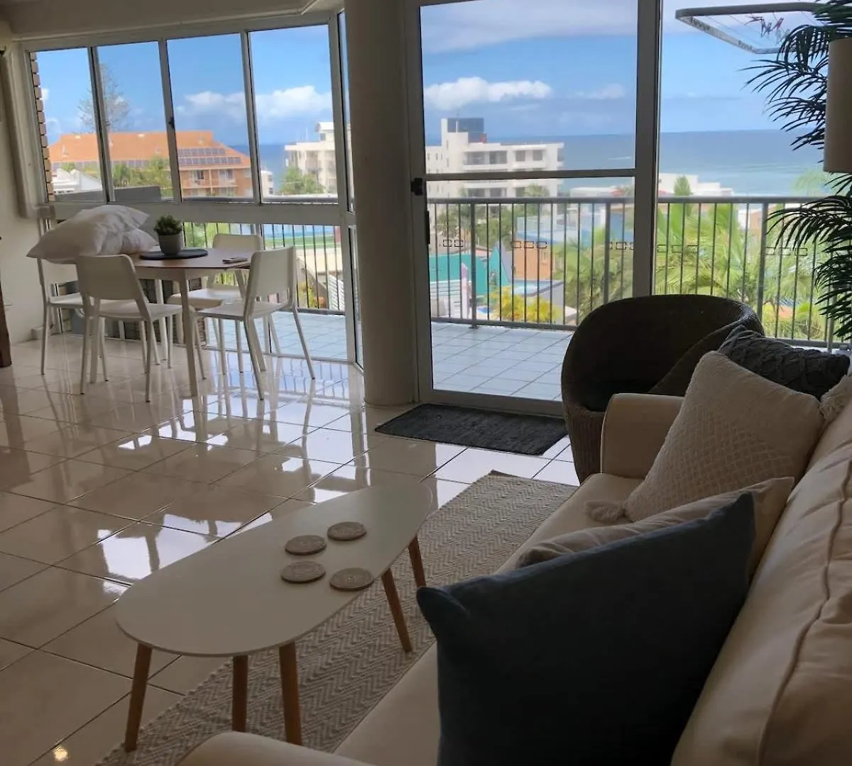 Appartamento Location At Its Best - Ocean Views & Private Rooftop Caloundra