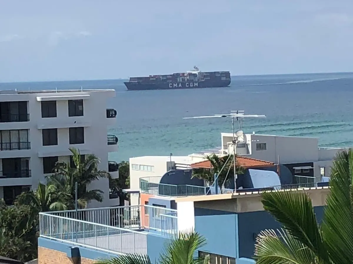 Location At Its Best - Ocean Views & Private Rooftop Caloundra 0*,